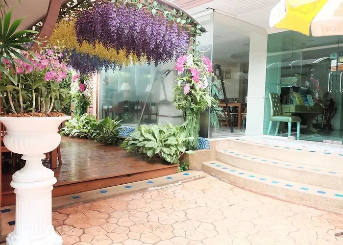 Orchid Hotel 3*